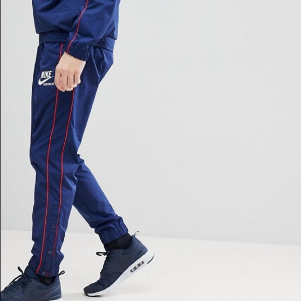 NIKE Archive Woven Joggers - Picture 3 of 4